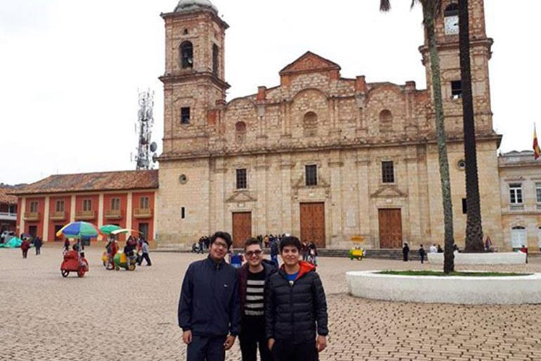 Estudiantes bolivianos se despiden de la UNIAGUSTINIAN