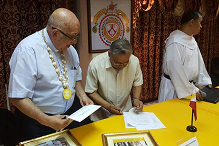 Rector de la UNIAGUSTINIANA, es recibido con calle de honor en Manila, Filipinas