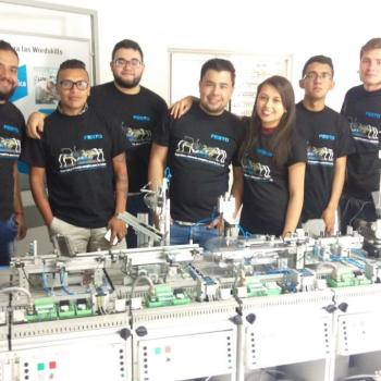 Estudiantes de Ingeniería participan en Olimpiadas de Mecatrónica en Festo