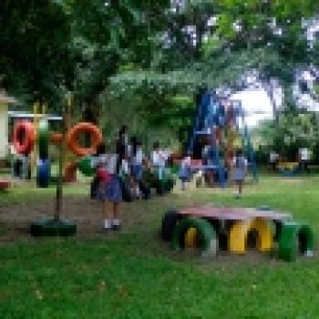 Parques infantiles, con llantas recicladas